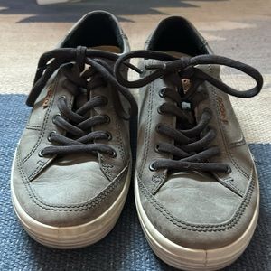 Ecco Soft grey low tops.